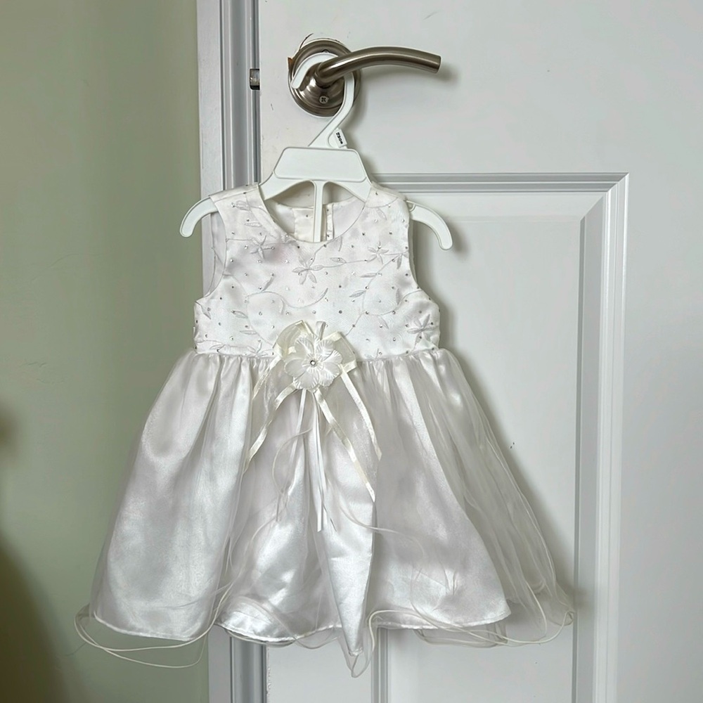 Beautiful white dress perfect for special occasion